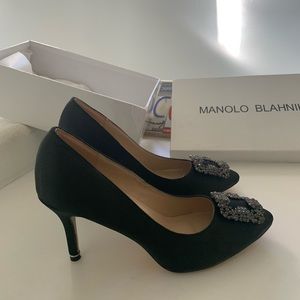 Beautiful back satin manolo blahnik size 40 Eur size 8 US .